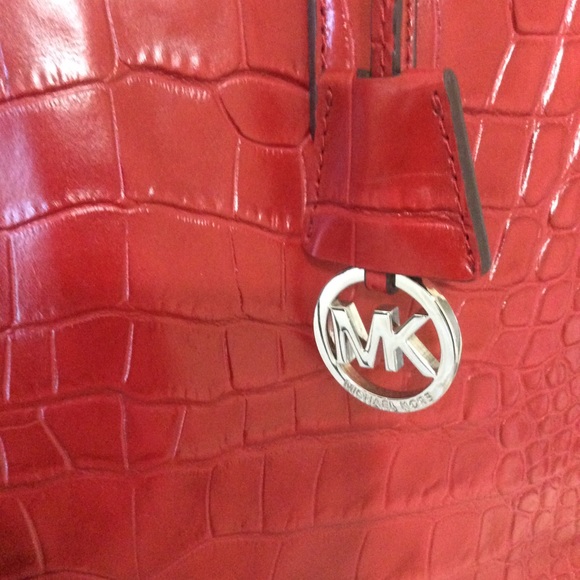 Michael Kors Lg Dillon Croc Embossed Leather Red Tote - Picture 10 of 12